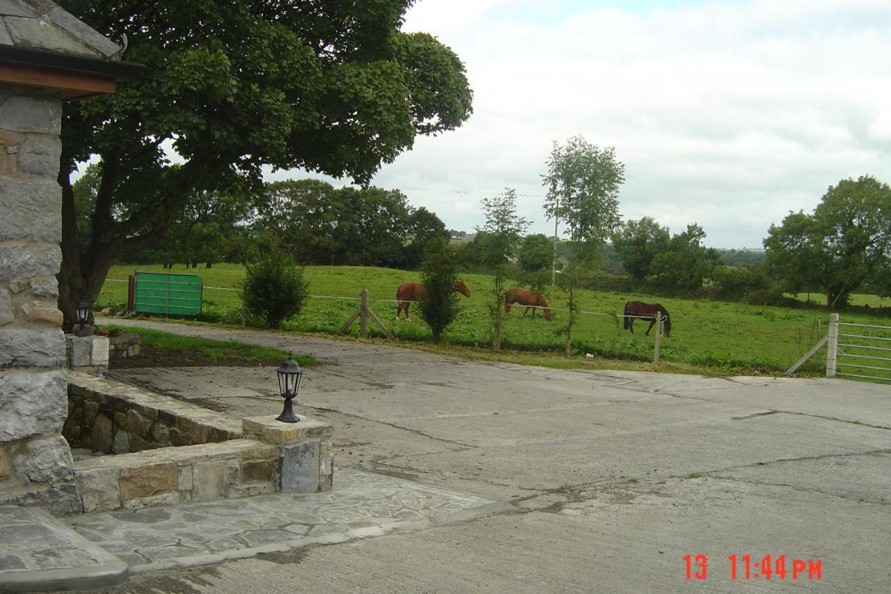 Traditional Stone Cottage 300 Years+ Galway Exterior photo